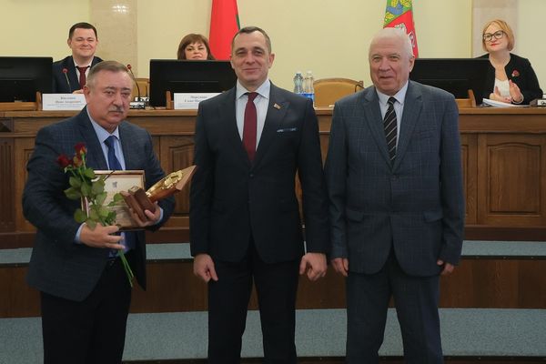 Директор ОАО «Завод «Эвистор» Тофик Эйвазов вошел в число лучших руководителей Витебщины Директор ОАО «Завод «Эвистор» Тофик Эйвазов вошел в число лучших руководителей Витебщины