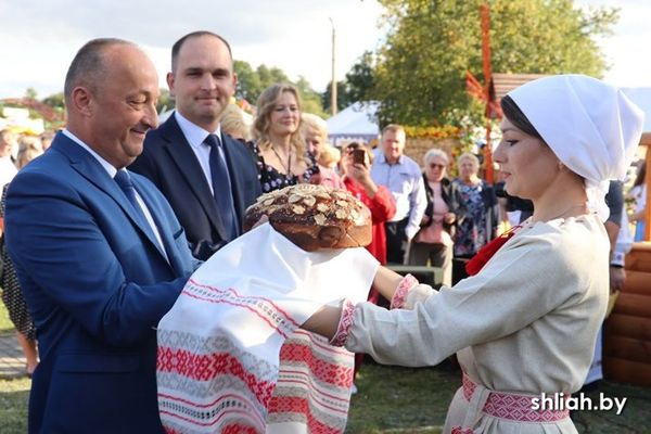 Прэзентацыя падворкаў сельскагаспадарчых прадпрыемстваў – шчодра, весела, творча! Прэзентацыя падворкаў сельскагаспадарчых прадпрыемстваў – шчодра, весела, творча!